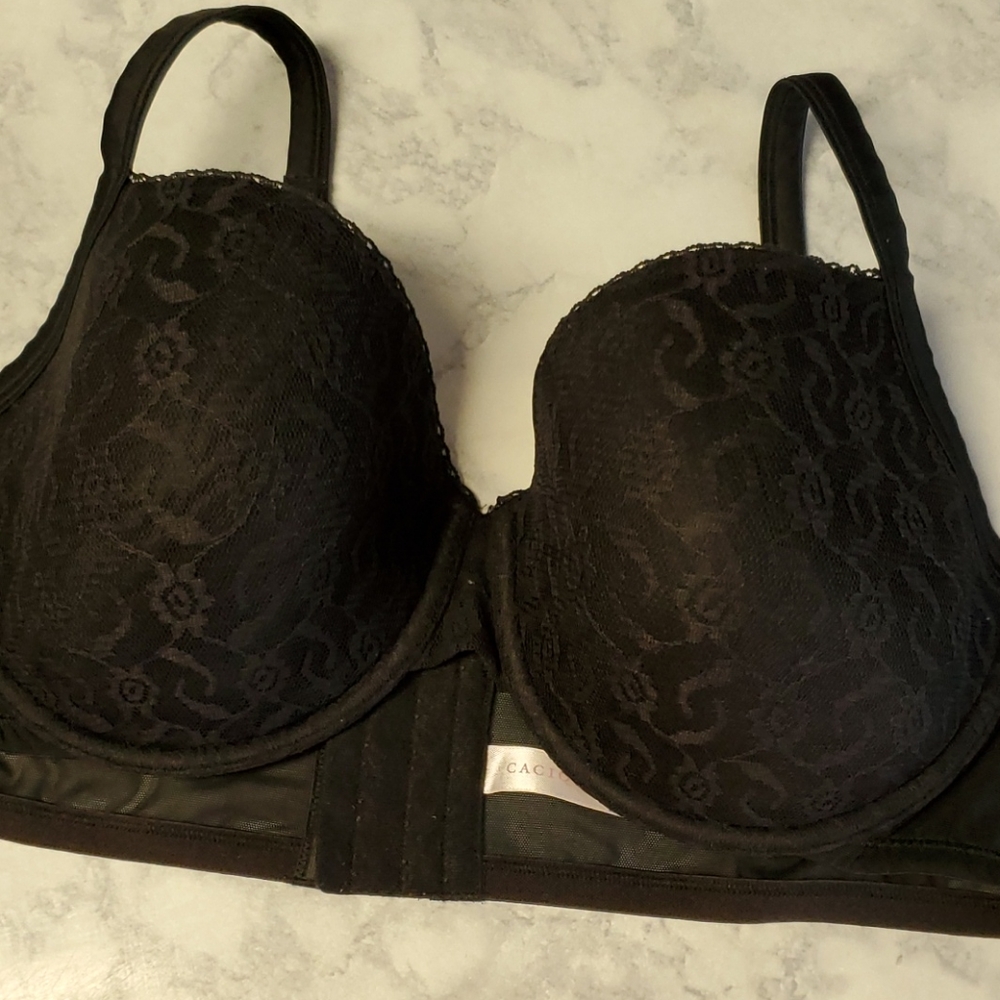 Cacique bra size 44DD.